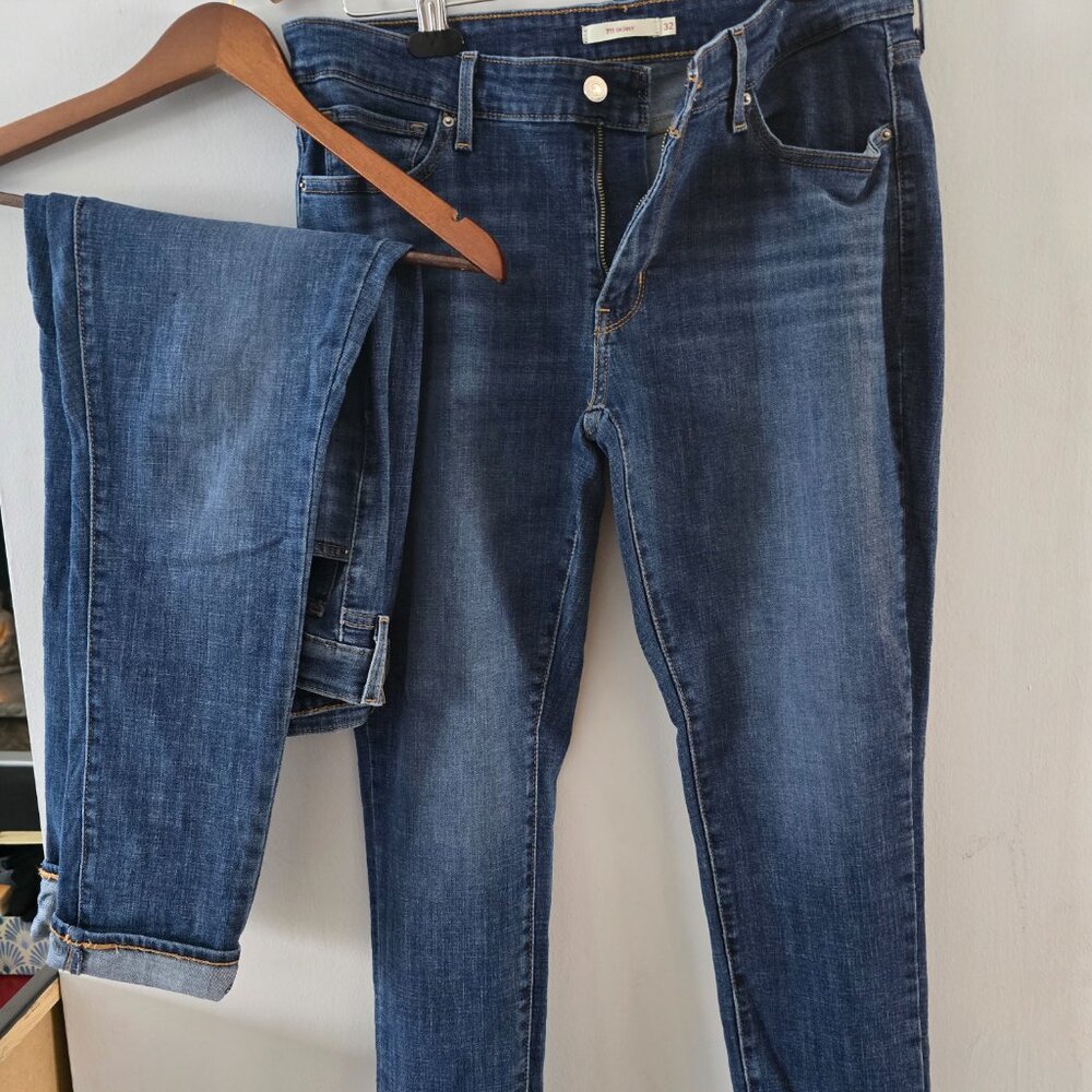 Lot of Two Levis 711 Skinny Jeans size 32